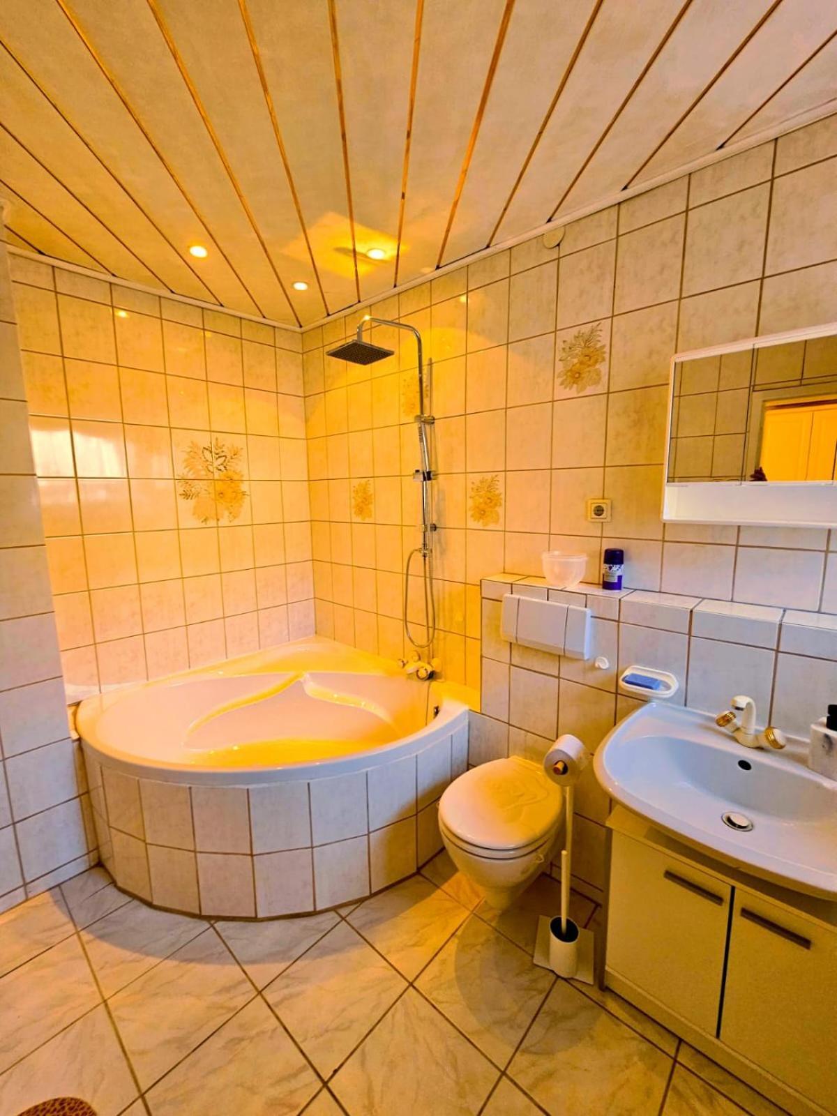 B&R Ferienhaus In Der Naehe Des Flughafens Nuremberg Bagian luar foto